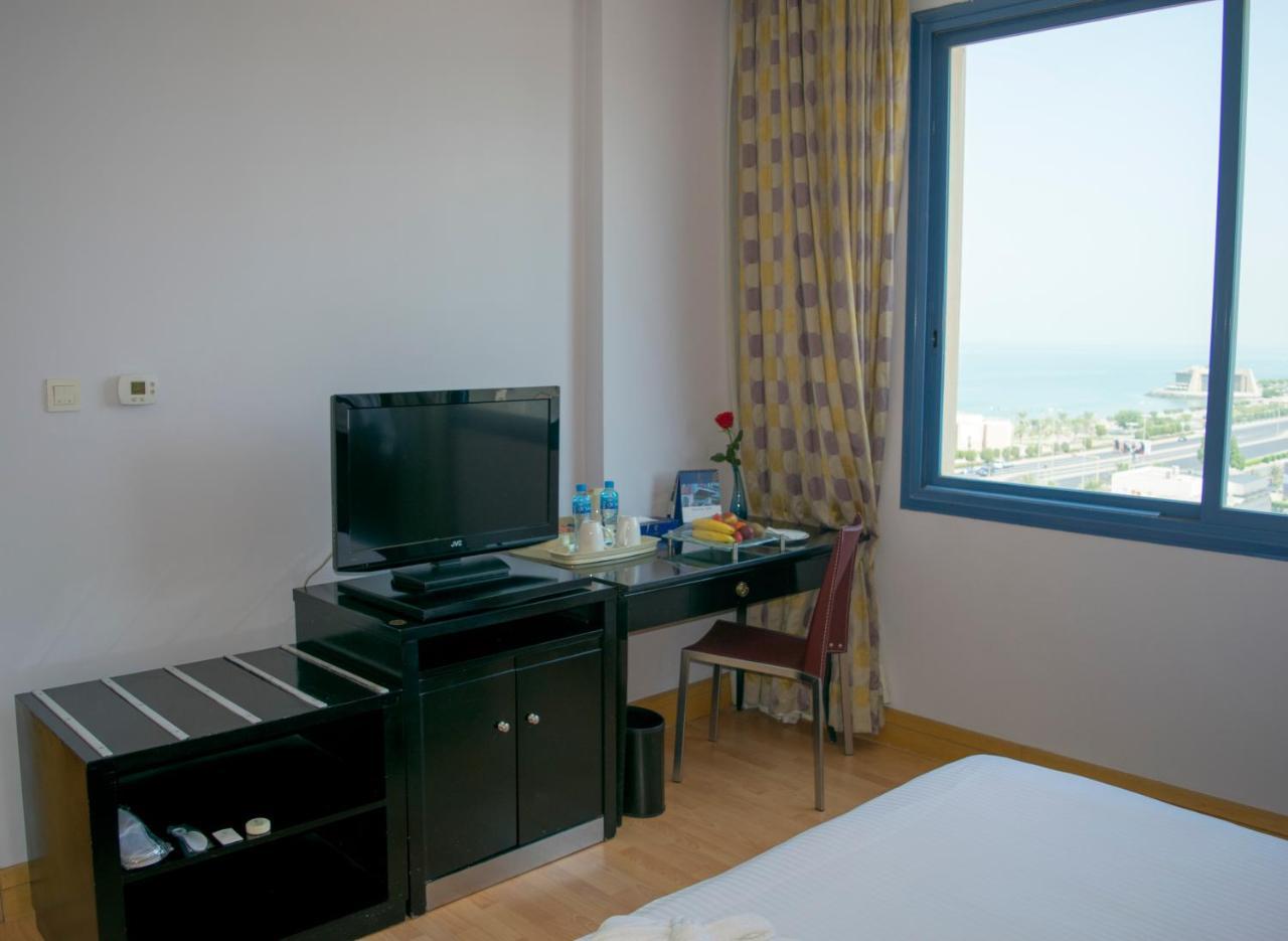 Le Royal Corniche Hotel Salmiya Exterior photo